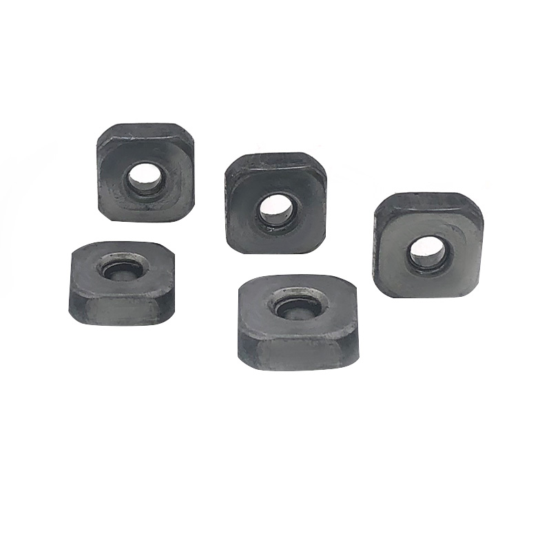 Nero quadrato di personalizzazione non standard dado a forma di irregolare