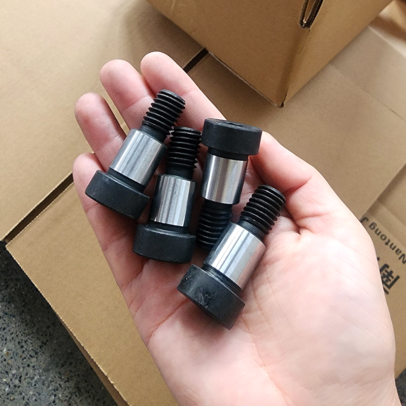 Bulloni a spalla metrici 1-8 UNC x 4